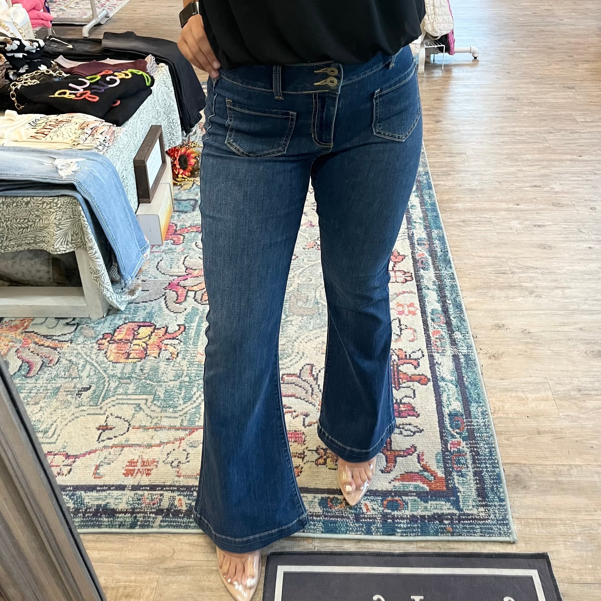 dark wash denim, dark wash, dark wash jeans, mid rise flare jeans, mid rise jeans, flare jeans, dark wash flare jeans, fall jeans, trendy jeans, fall flare jeans, winter denim, fall denim, winter jeans, clean denim, clean jeans, teacher jeans, teacher denim, clean dark wash jeans