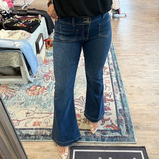 dark wash denim, dark wash, dark wash jeans, mid rise flare jeans, mid rise jeans, flare jeans, dark wash flare jeans, fall jeans, trendy jeans, fall flare jeans, winter denim, fall denim, winter jeans, clean denim, clean jeans, teacher jeans, teacher denim, clean dark wash jeans