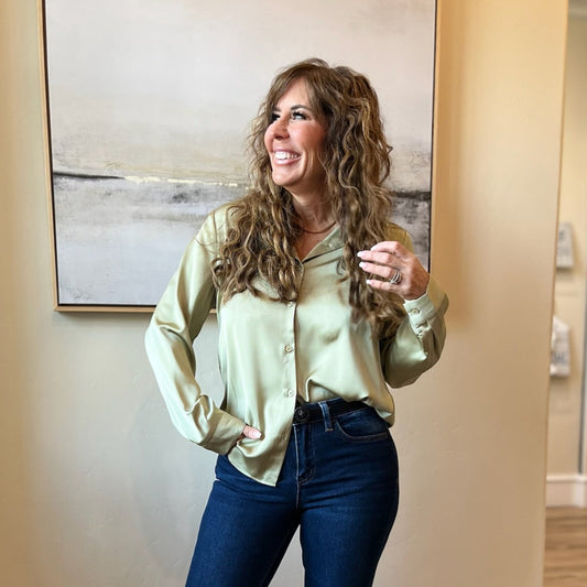 button down blouse, button down top, collared top, collared blouse, work top, work blouse, business casual, business chic, business attire, work attire, staple piece, must have piece, staple top, staple blouse, olive button down blouse, olive blouse, collared olive shirt, basic shirt, basic blouse