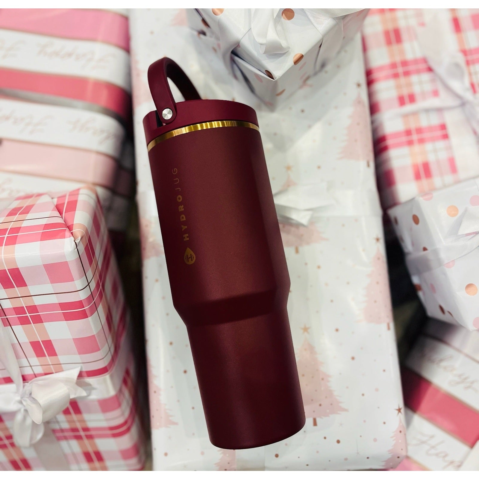 40oz water bottle, large sport water bottle, leakproof water bottle, no spill water bottle, Hydrojug bottle, carrying strap water bottle, flip straw water bottle, ergonomic water bottle, workout water bottle, gym water bottle, school water bottle, commuter water bottle, reusable water bottle, hydration bottle, colorful water bottle, patterned water bottle, durable water bottle, outdoor water bottle, fitness water bottle, everyday water bottle