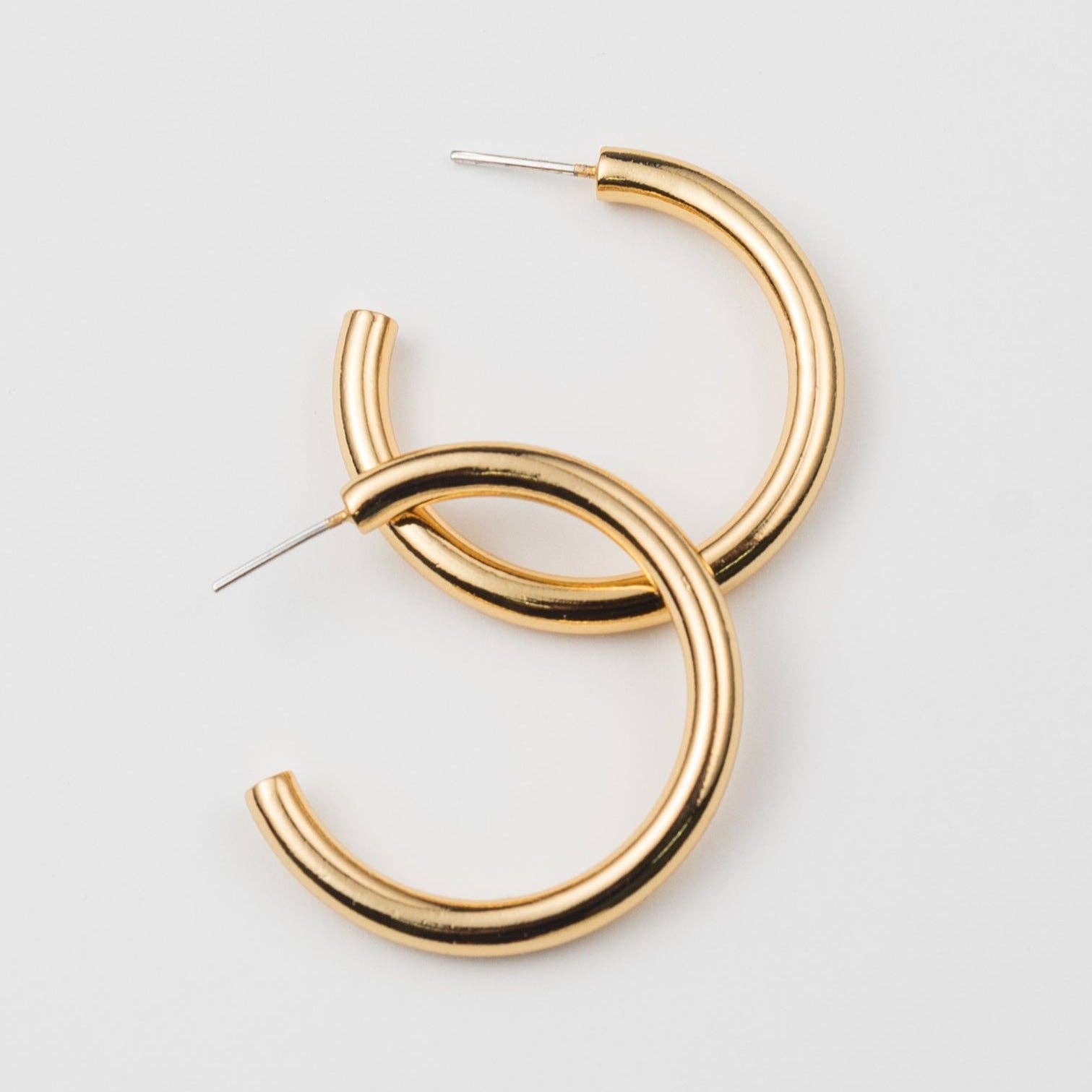 The Avery Classic Gold Hoop Earrings