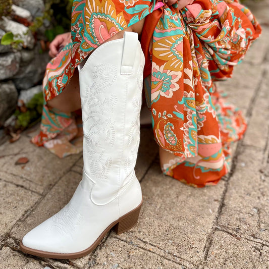 Cowboy Boots, Cowboy Boots McKinney Texas, Cowboy Boots Karadise, Cowboy Boots Karadise Boutique, Western Boots, Country Boots, Covert Boots, Festival Boots, White Boots