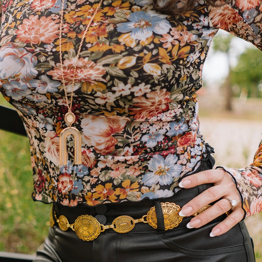 western chain belt, boho western belt, gold chain belt, silver chain belt, adjustable waist belt, western boho accessory, boutique chain belt, festival outfit belt, cowgirl style belt, western-inspired jewelry, layered boho belt, chic statement belt, metallic waist belt, adjustable chain extender belt, trendy western fashion, bohemian cowgirl style, versatile chain belt, belt for dresses and skirts, boutique western accessory, boho chic outfit detail, rodeo fashion belt, stylish waist chain