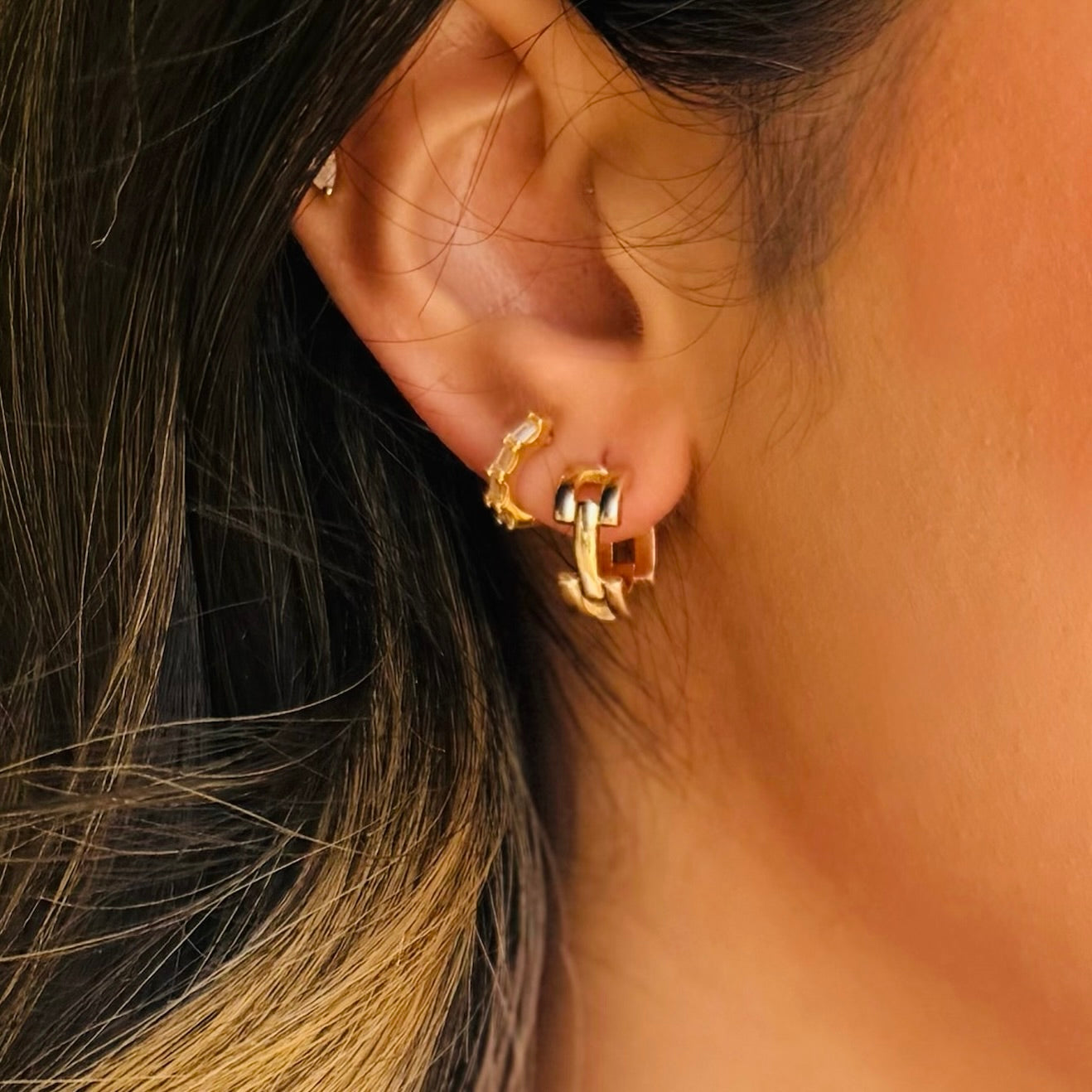 The Florence Chunky Chain Link Textured Huggie Hoop Earrings