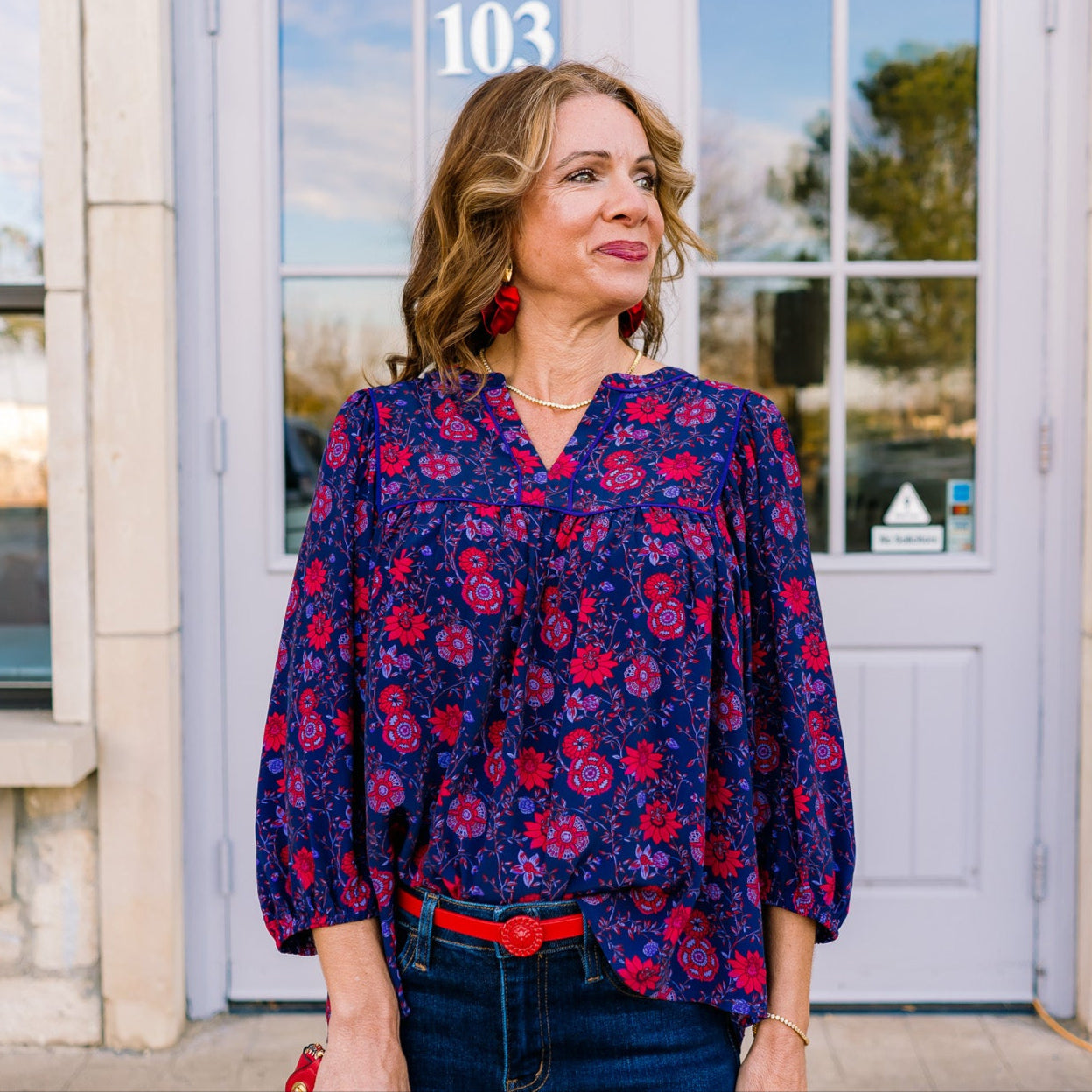 Hi lo top, blouse, floral blouse, floral top, spring florals, summer florals, spring blouse, summer blouses, brunch outfit, brunch blouse, long sleeve top, long sleeve blouse, trending spring tops, trending spring blouses, floral pattern, flirty florals, boho blouse, date night top, business causal, business chic