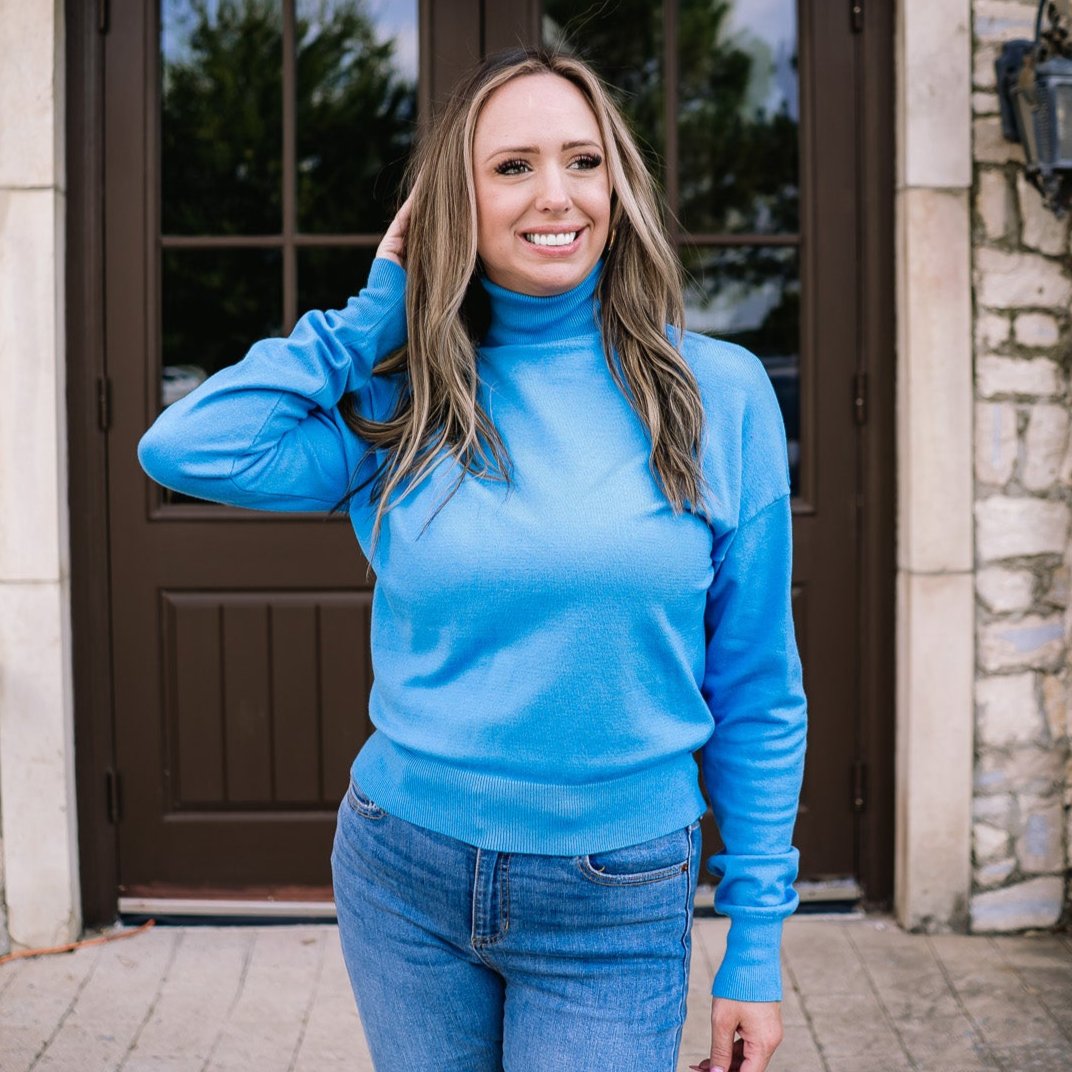 basic turtleneck, turtleneck, staple piece, staple turtleneck, must have piece, staple piece, must have piece, blue turtleneck, loose turtleneck, winter top, fall top, winter turtleneck, fall turtleneck, turtleneck sweater, blue turtleneck sweater, fall sweater, winter sweater