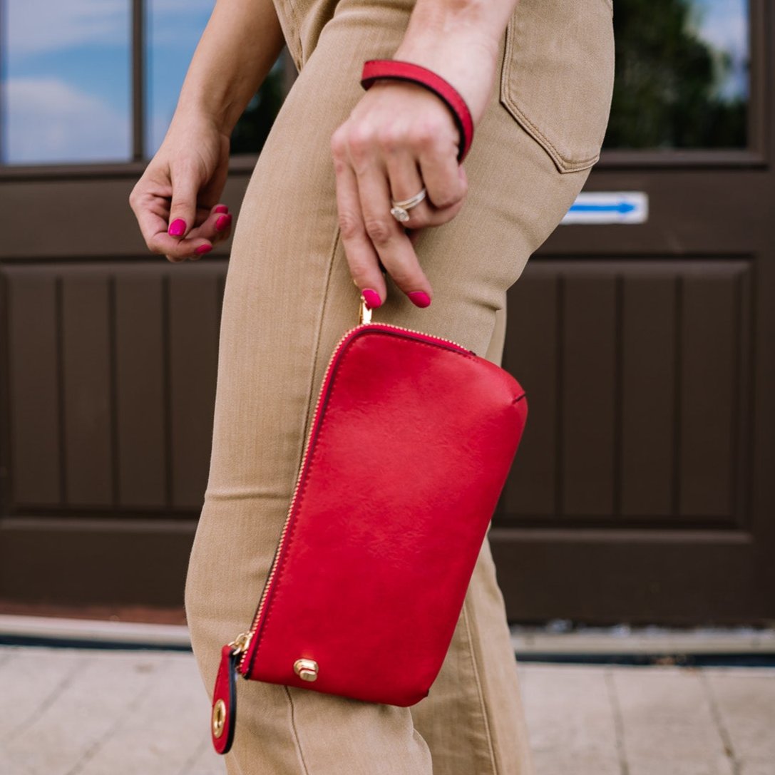 everyday wallet, everyday purse, wristlet, crossbody, everyday piece, white wristlet, white crossbody, pink wristlet, pink crossbody, gold crossbody, gold wristlet, black wristlet, black crossbody, brown wristlet, brown crossbody, grab and go bag, must have accessory, new driver bag, gift for teens, gift for tweens