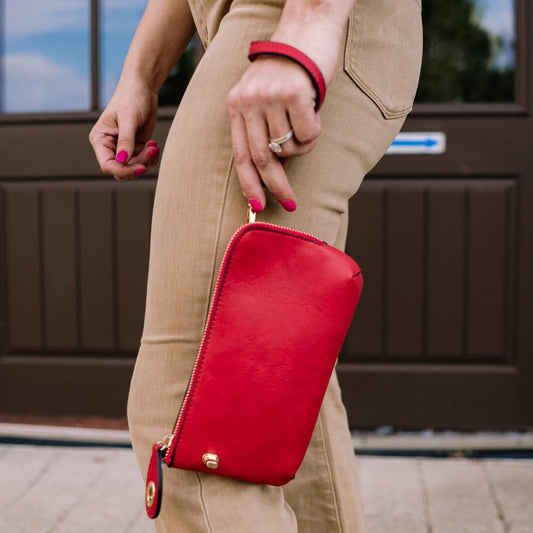 everyday wallet, everyday purse, wristlet, crossbody, everyday piece, white wristlet, white crossbody, pink wristlet, pink crossbody, gold crossbody, gold wristlet, black wristlet, black crossbody, brown wristlet, brown crossbody, grab and go bag, must have accessory, new driver bag, gift for teens, gift for tweens
