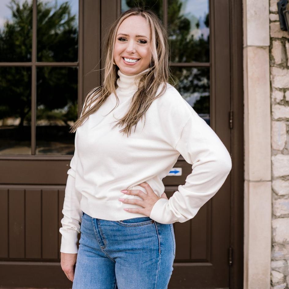 basic turtleneck, turtleneck, staple piece, staple turtleneck, must have piece, staple piece, must have piece, ivory turtleneck, loose turtleneck, winter top, fall top, winter turtleneck, fall turtleneck, turtleneck sweater, ivory turtleneck sweater, fall sweater, winter sweater