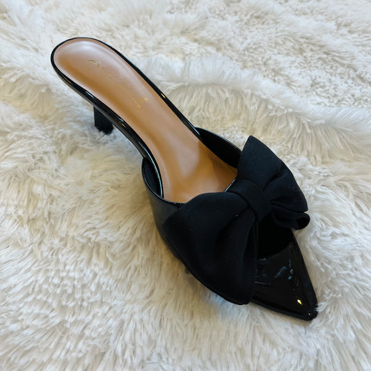 satin heels, kitten heels, pointed toe heels, pointed toe kitten heels, low heels, black heels, nude heels, red heels, red kitten heels, black kitten heels, nude kitten heels, bow heels, black bow heels, nude bow heels, date night heels, homecoming heels