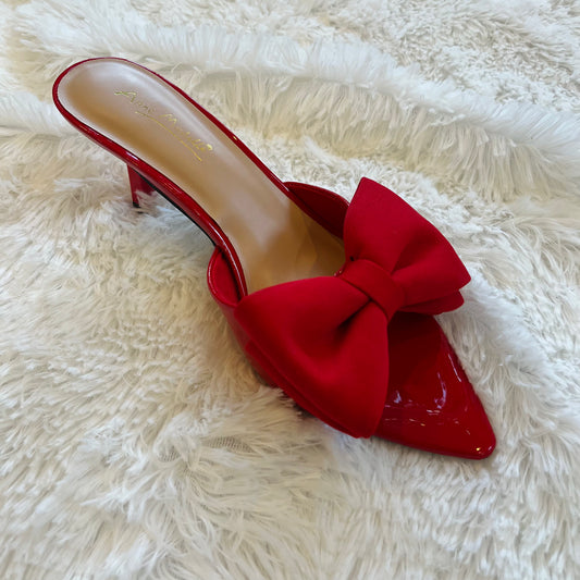 satin heels, kitten heels, pointed toe heels, pointed toe kitten heels, low heels, black heels, nude heels, red heels, red kitten heels, black kitten heels, nude kitten heels, bow heels, black bow heels, nude bow heels, date night heels, homecoming heels