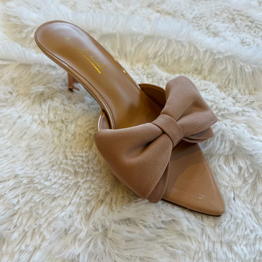 satin heels, kitten heels, pointed toe heels, pointed toe kitten heels, low heels, black heels, nude heels, red heels, red kitten heels, black kitten heels, nude kitten heels, bow heels, black bow heels, nude bow heels, date night heels, homecoming heels