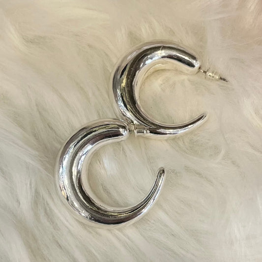 chunky hoop, gold chunky hoop, gold hoop, silver hoop, silver chunky hoop, simple hoops, chunky hoops, essential accessories, chunky accessories, elegant hoops, timeless hoops, gold earrings, silver earrings, gold accessories, silver accessories